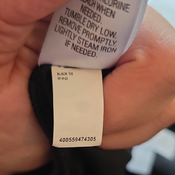 a:glow Black Velvet Garment - Picture 6 of 6